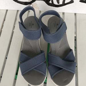 Clarks Cloudsteppers sandals size 9M